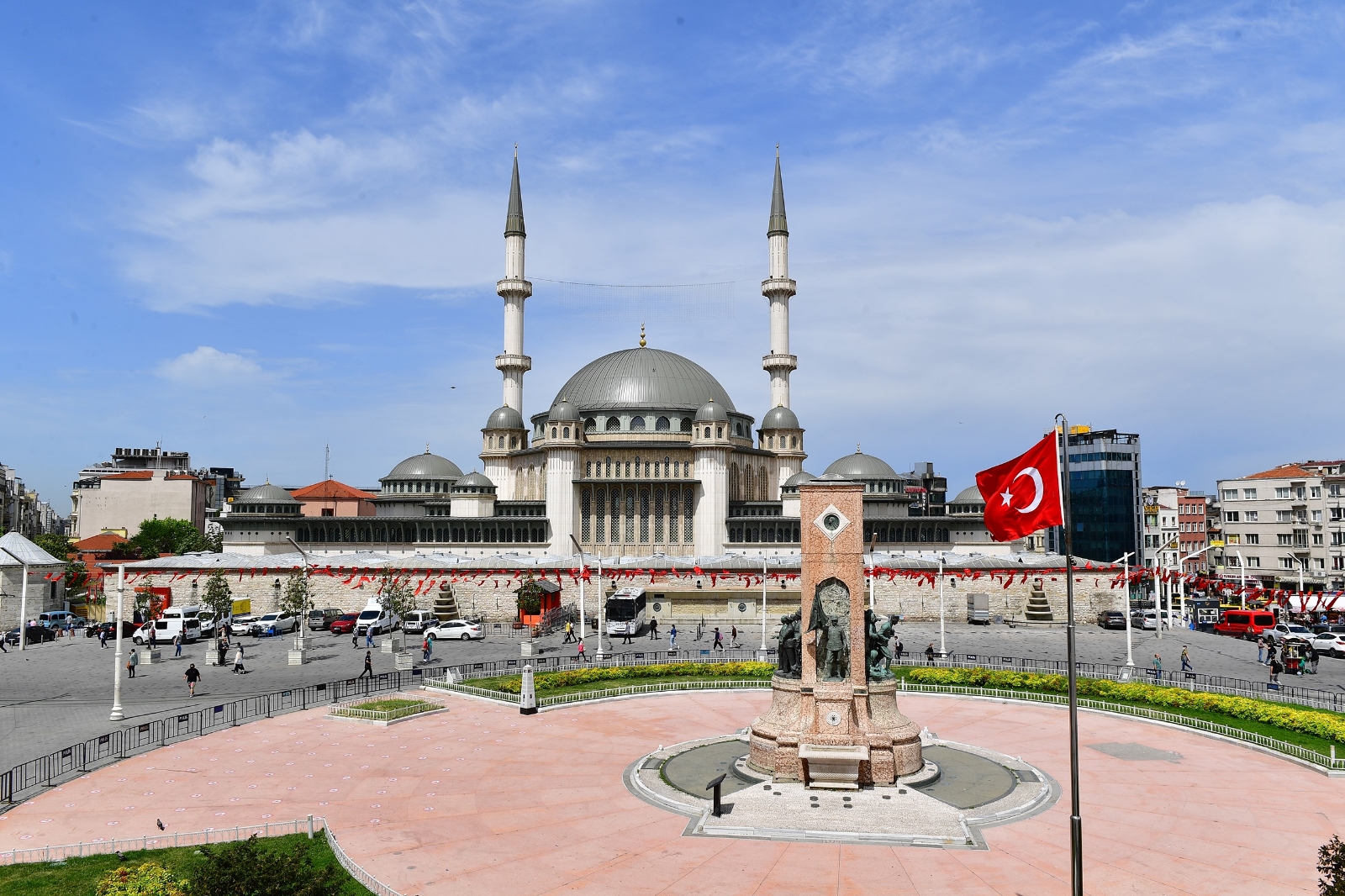 Taksim Camii yarın ibadete açılıyor