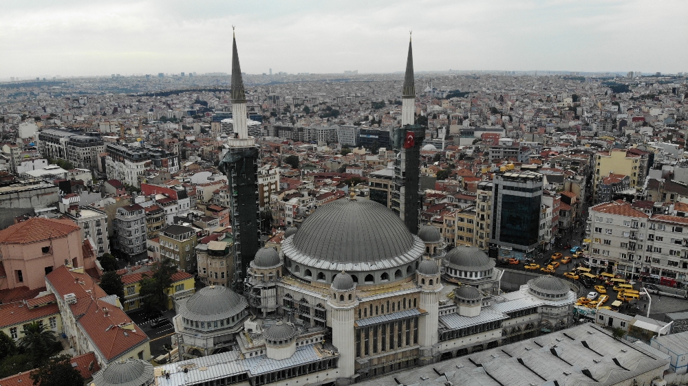 Taksim Camii’nin şerefesi göründü