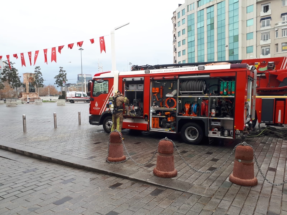 Taksim Cumhuriyet Sanat Galerisi’nde yangın paniği