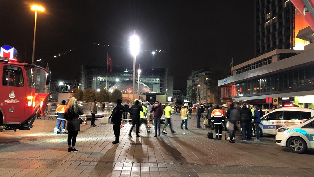 Taksim metrosunda intihar girişimi: Seferler durdu