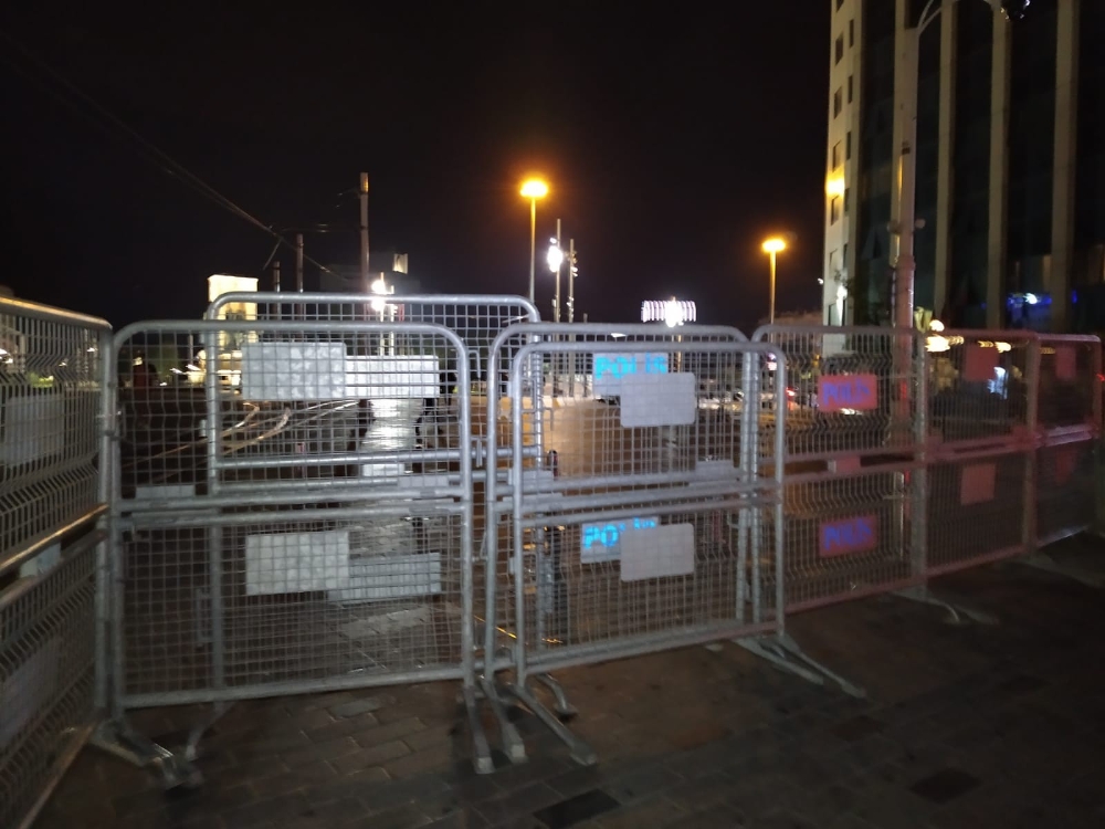 Taksim Meydanı bariyerlerle çevrildi