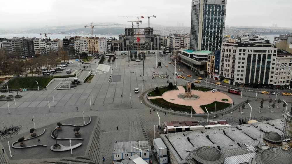 Taksim ve İstiklal Caddesi boş kaldı