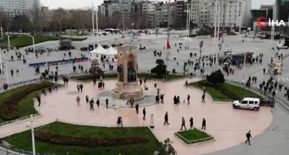 Taksim ve İstiklal Caddesi’nde dikkat çeken yoğunluk