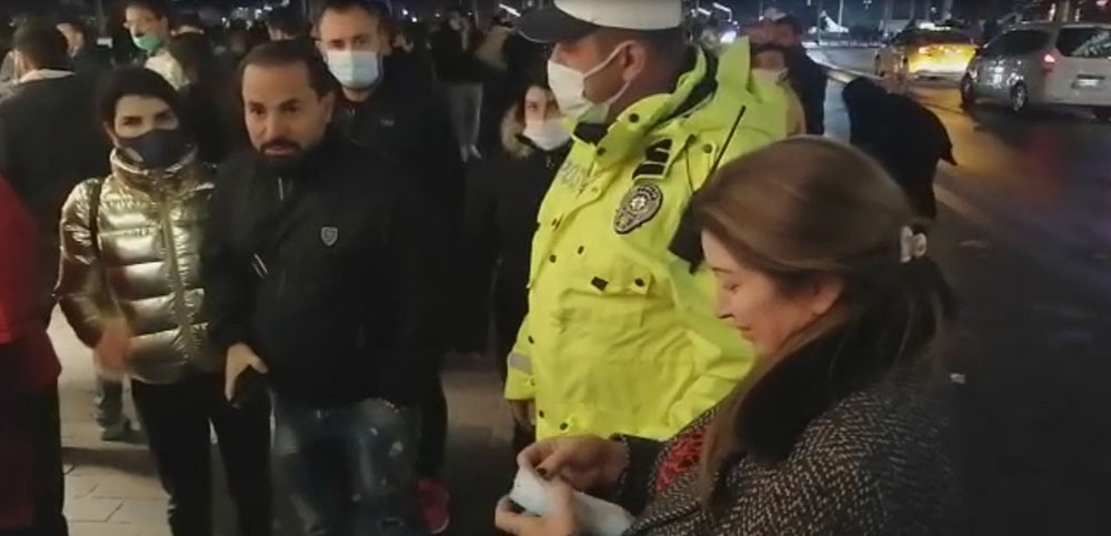 Taksim ve İstiklal Caddesi’nde maske ve sigara denetimi