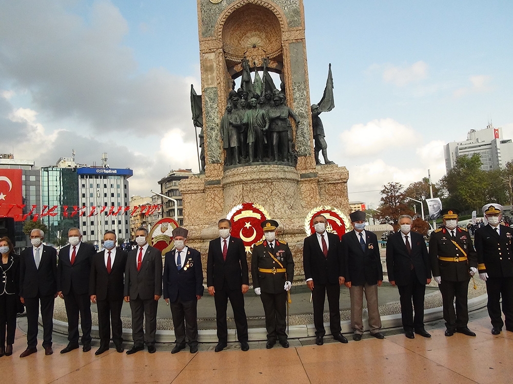 Taksim’de 29 Ekim Cumhuriyet Bayramı öncesi tören düzenlendi