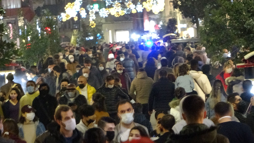 Taksim’de dikkat çeken yoğunluk