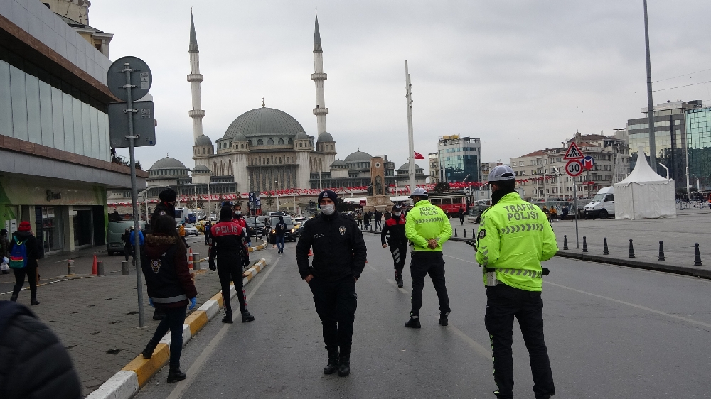 Taksim’de helikopter destekli huzur uygulaması gerçekleştirildi