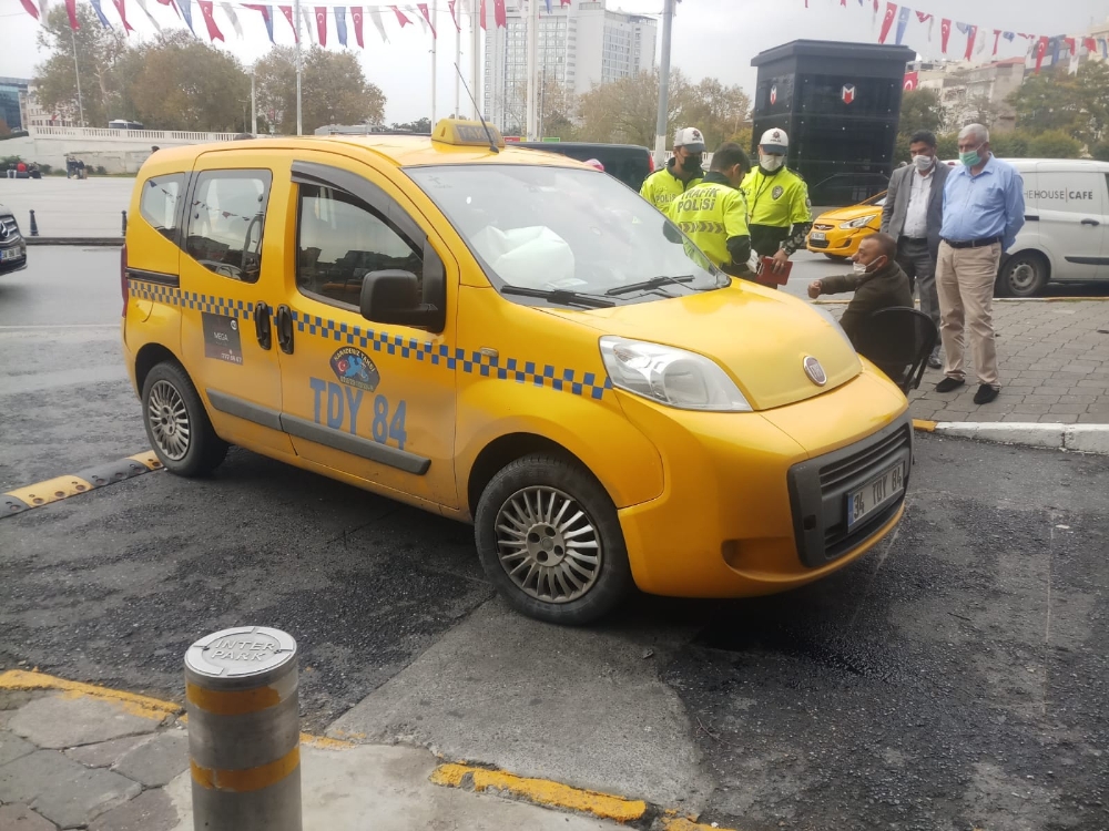 Taksim’de ilginç kaza panik oluşturdu