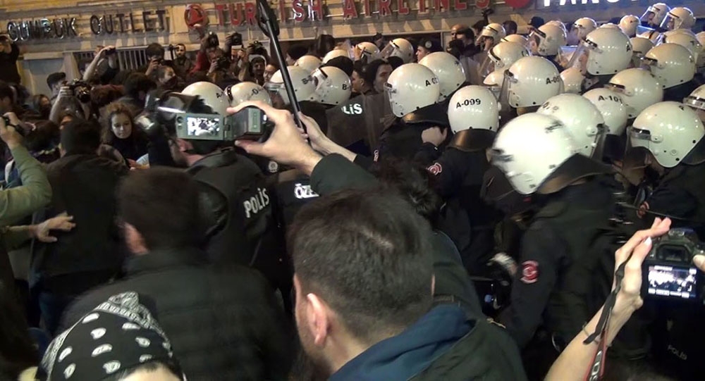 Taksim’de izinsiz gösteride 34 kişi gözaltına alındı