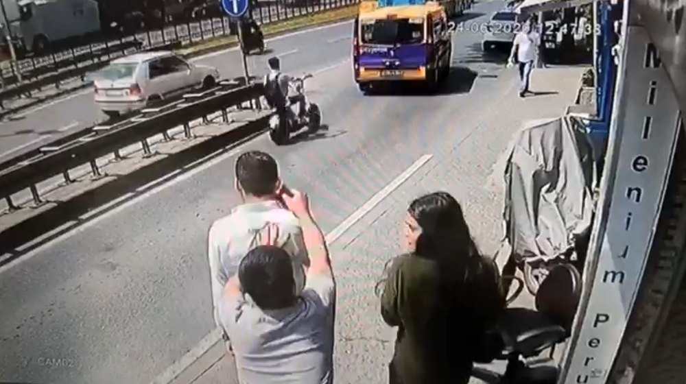 Taksim’de kapkaç dehşeti kamerada