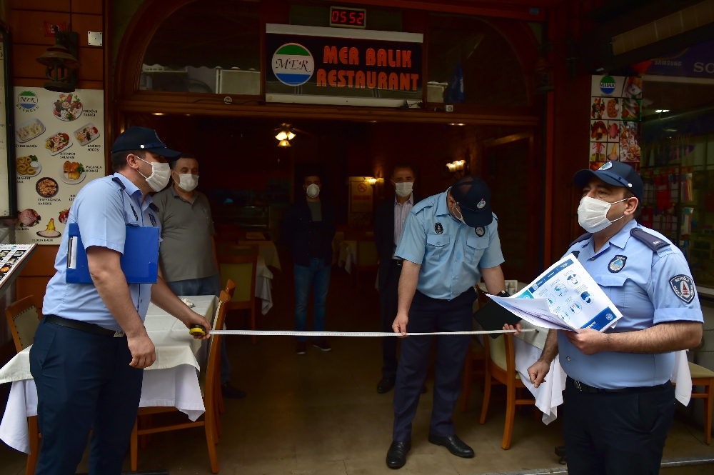 Taksim’de restoran ve kafeler yeni normale hazır