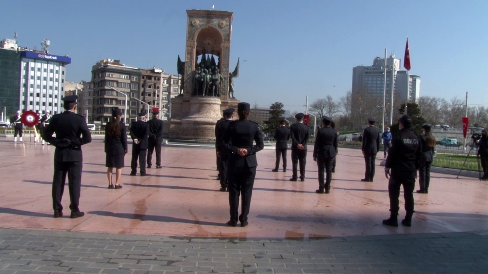 Taksim’de sosyal mesafeli tören