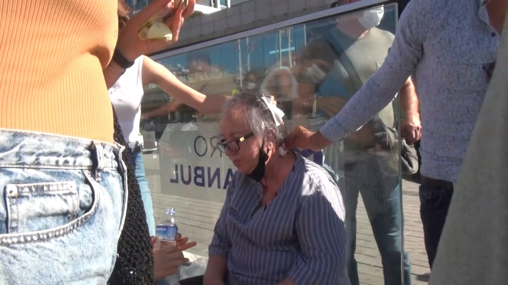 Taksim’de yaralı kadını aracına almayan taksici tepki topladı