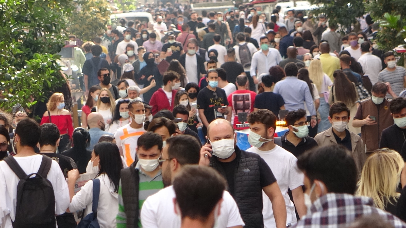 Tam kapanma bitti, vatandaşlar İstiklal Caddesi’ne akın etti