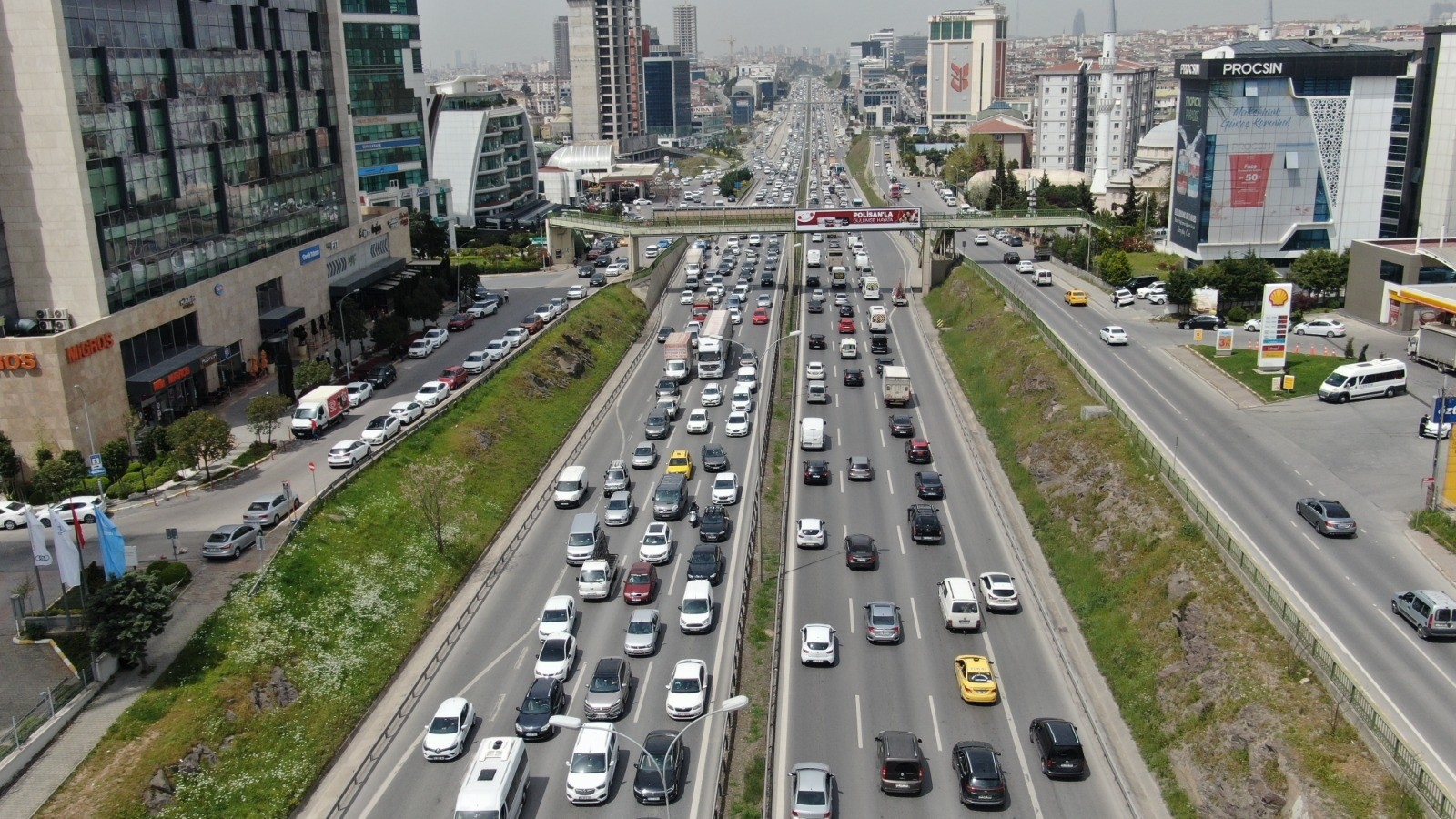Tam kapanma öncesi İstanbul trafiğinde rekor seviye