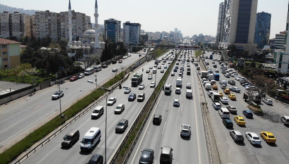 Tam kapanma öncesi İstanbul’dan Anadolu’ya göç havadan görüntülendi