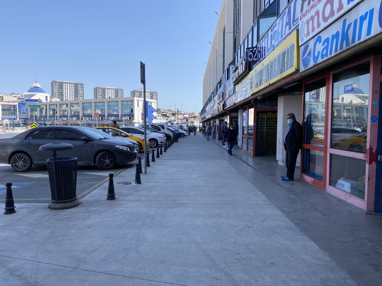 Tam kapanmanın ilk günü 15 Temmuz Demokrasi Otogarı boş kaldı