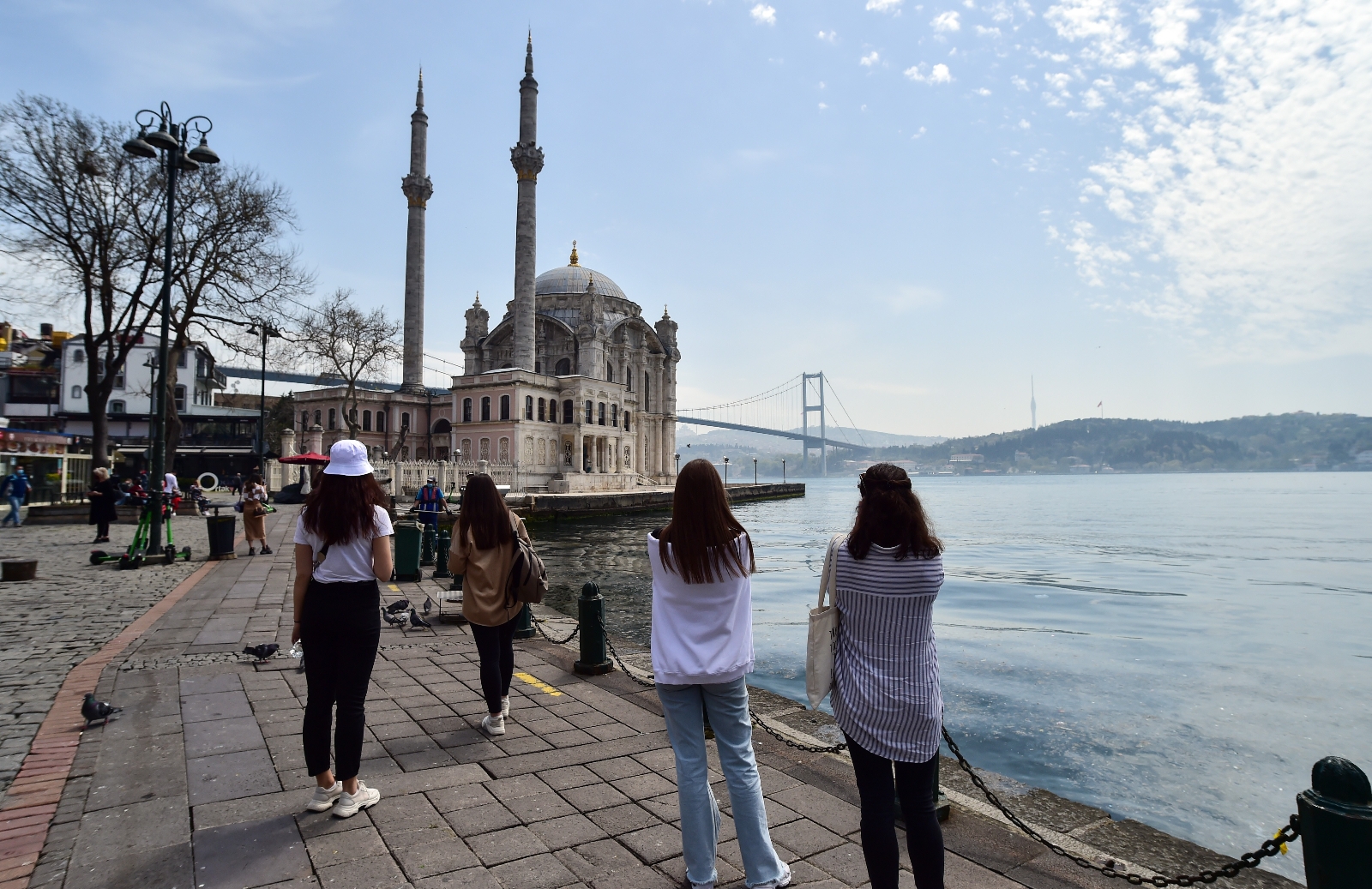 Tam kapanmanın ilk gününde İstanbul turistlere kaldı