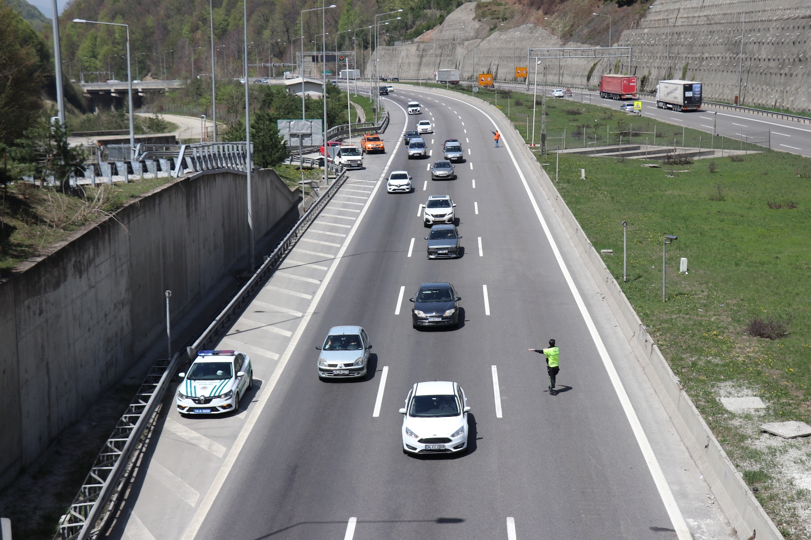 Tam kapanmaya 2 gün kala Bolu Dağı’ndan 100 bin araç geçti