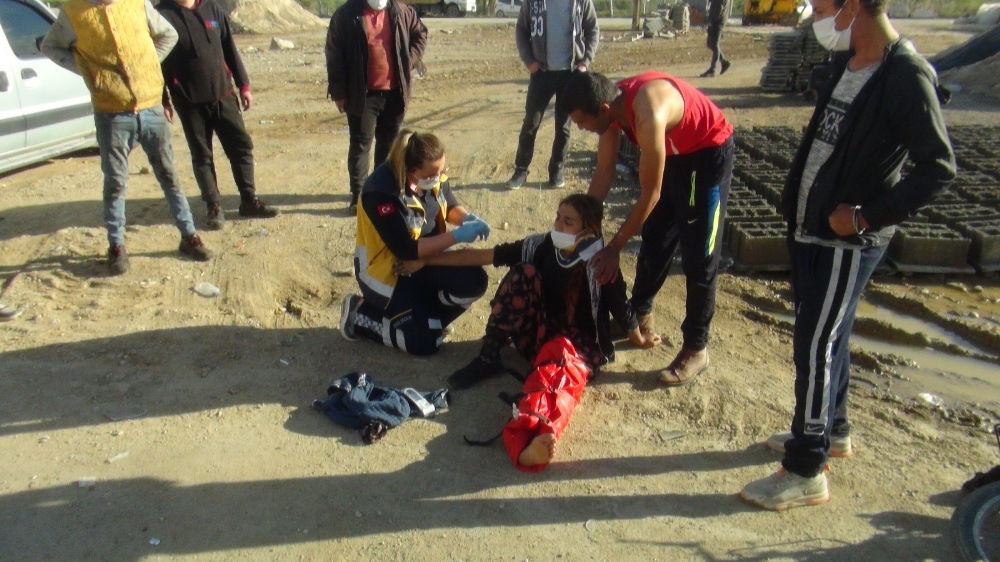 Tamircide çalışan 15 yaşındaki çocuk drift atarken kalabalığın arasına daldı: 3 yaralı
