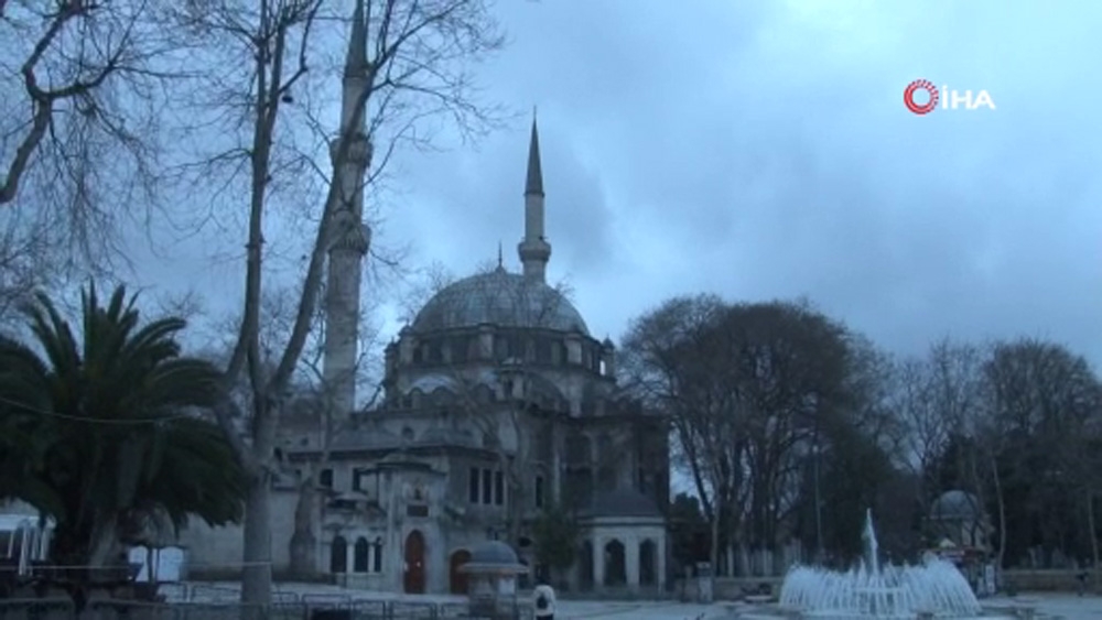 Tarihi Eyüpsultan Camii’nden dua sesleri yükseldi