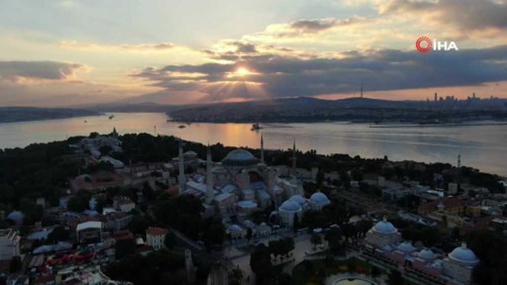 Tarihi kararın ardından Ayasofya’da gün doğumu