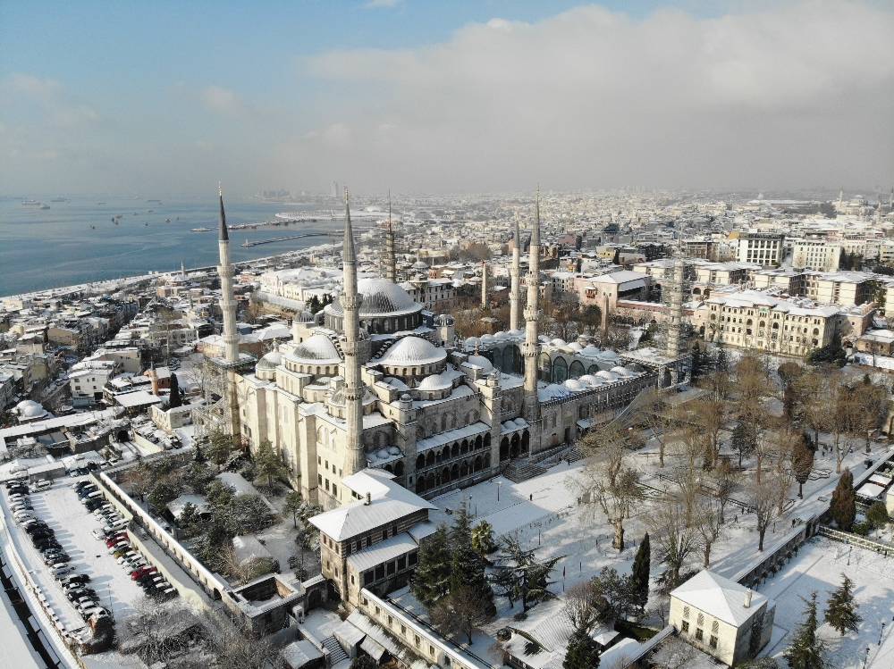 Tarihi Yarımada’da hayran bırakan kar manzarası