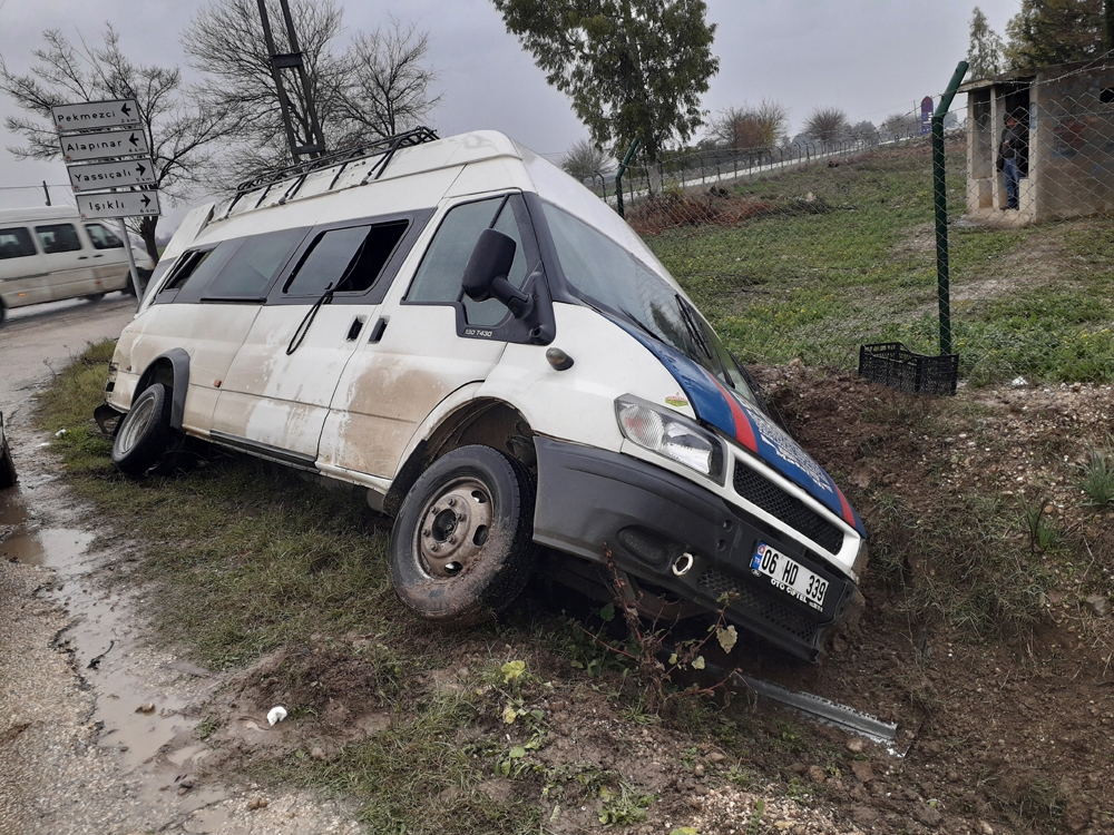 Tarım İşçilerini Taşıyan Minibüs Kaza Yaptı: 9 Yaralı