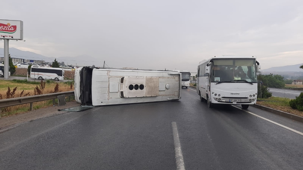 Tarım işçilerini taşıyan servis devrildi: 5 yaralı