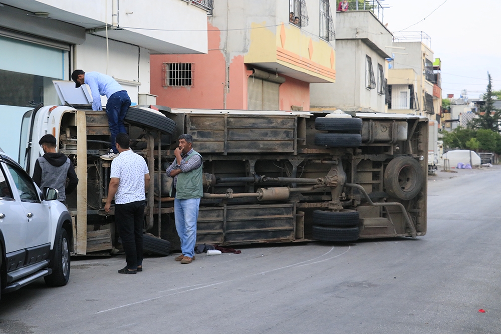 Tarım işçilerini taşıyan servisler çarpıştı: 12 yaralı