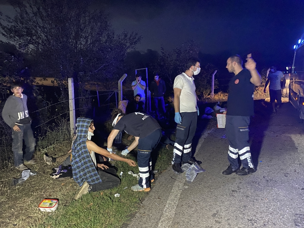 Tarım işçilerini taşıyan traktör devrildi: Yaralı var