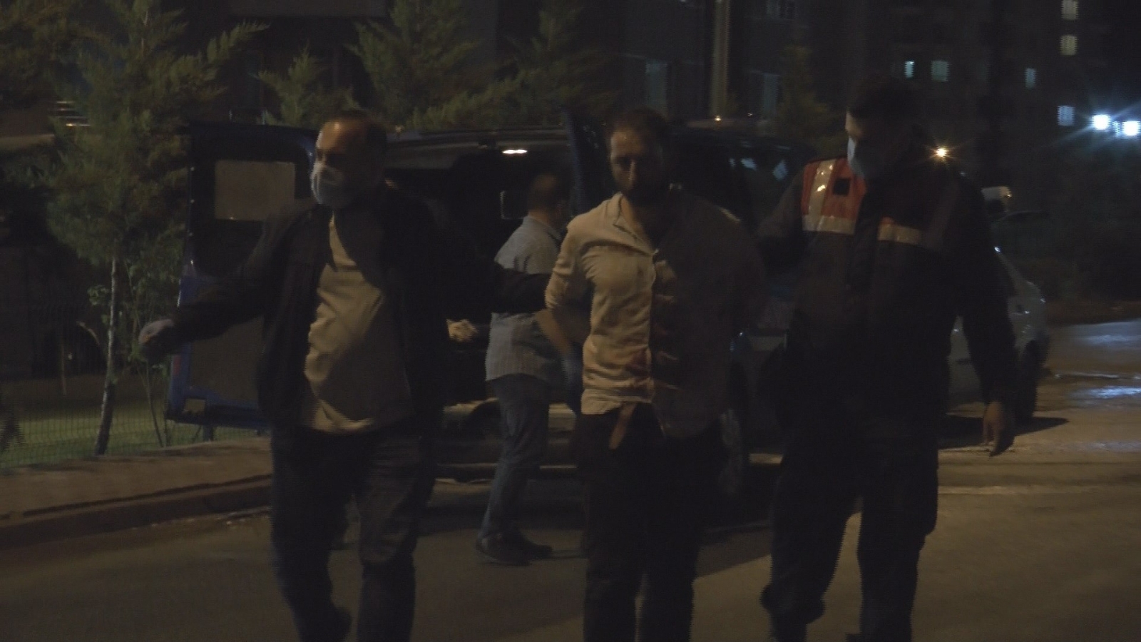 Tartıştığı babasını vahşice katletti