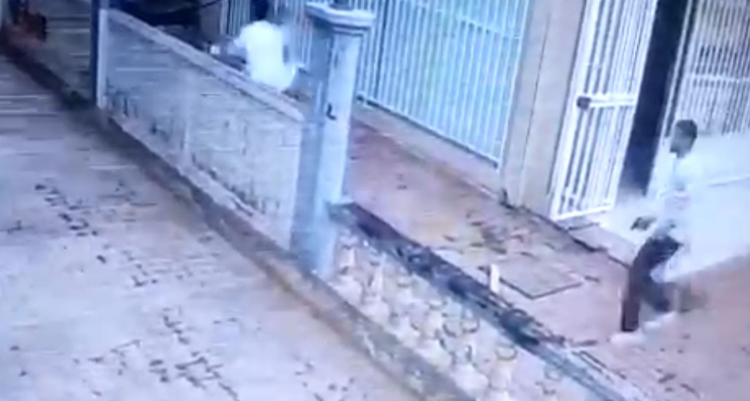 Tartıştığı kardeşini tabanca ile ayağından vurdu, o anlar kameraya yansıdı