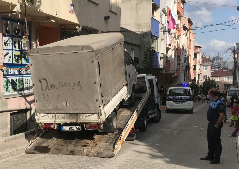 Tartıştığı zabıtanın ayağının üstünden kamyonetle geçti