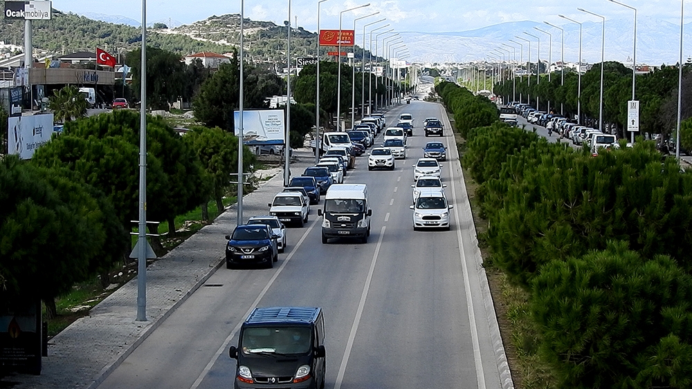 Tatilciler kısıtlama öncesi Çeşme’ye akın etti