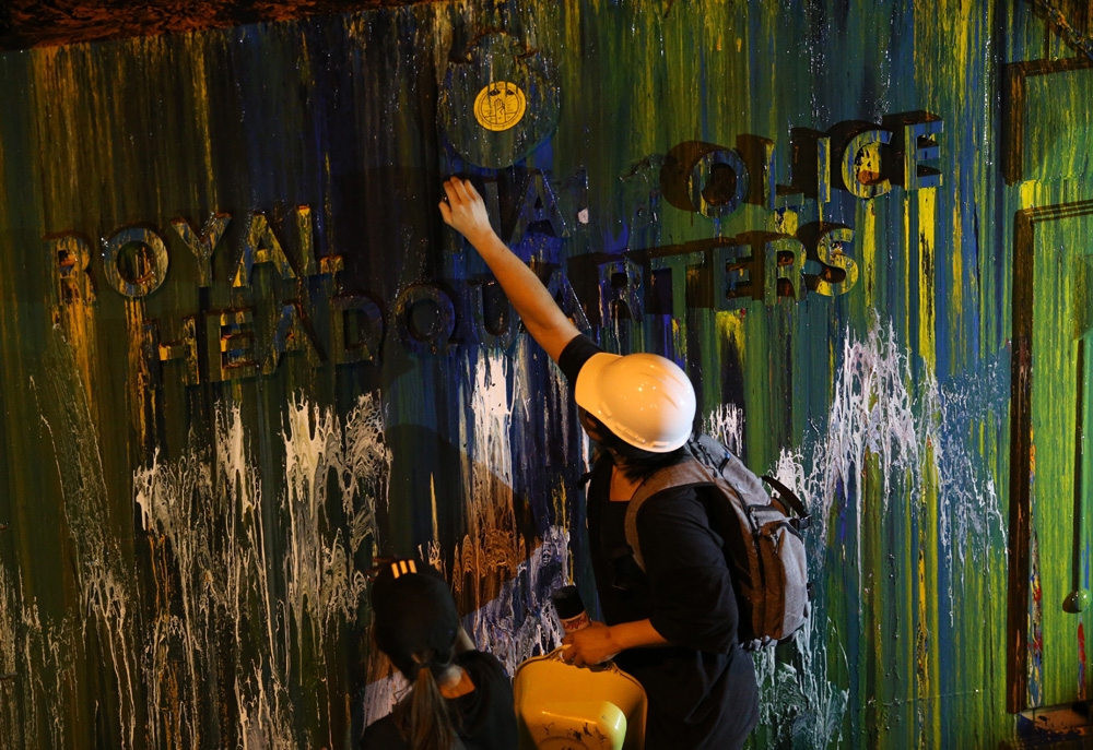 Tayland’da monarşi karşıtı protestocular polisle çatıştı: 55 yaralı