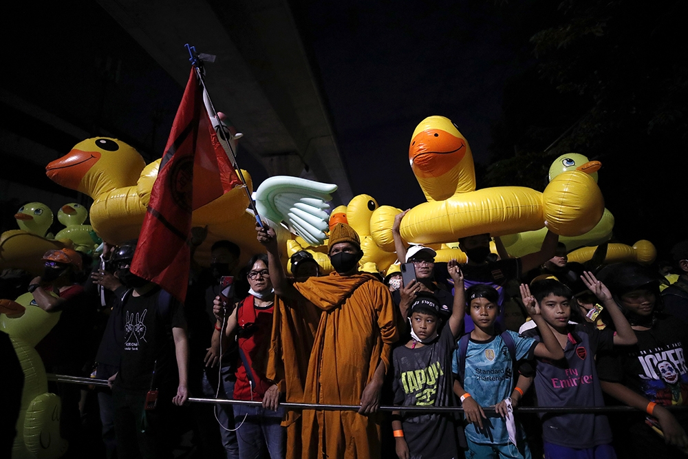 Tayland’da monarşi karşıtları yeniden sokaklarda