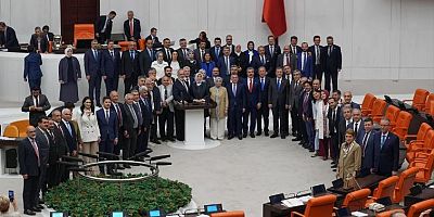 TBMM 1 Ekim'e kadar tatilde! Vekillerden hatıra pozu
