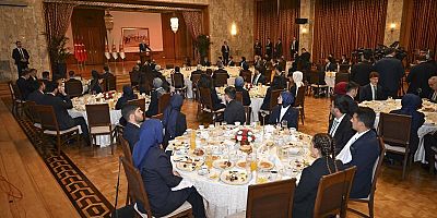 TBMM Başkanı Kurtulmuş, Meclis'te gençleri ağırladı