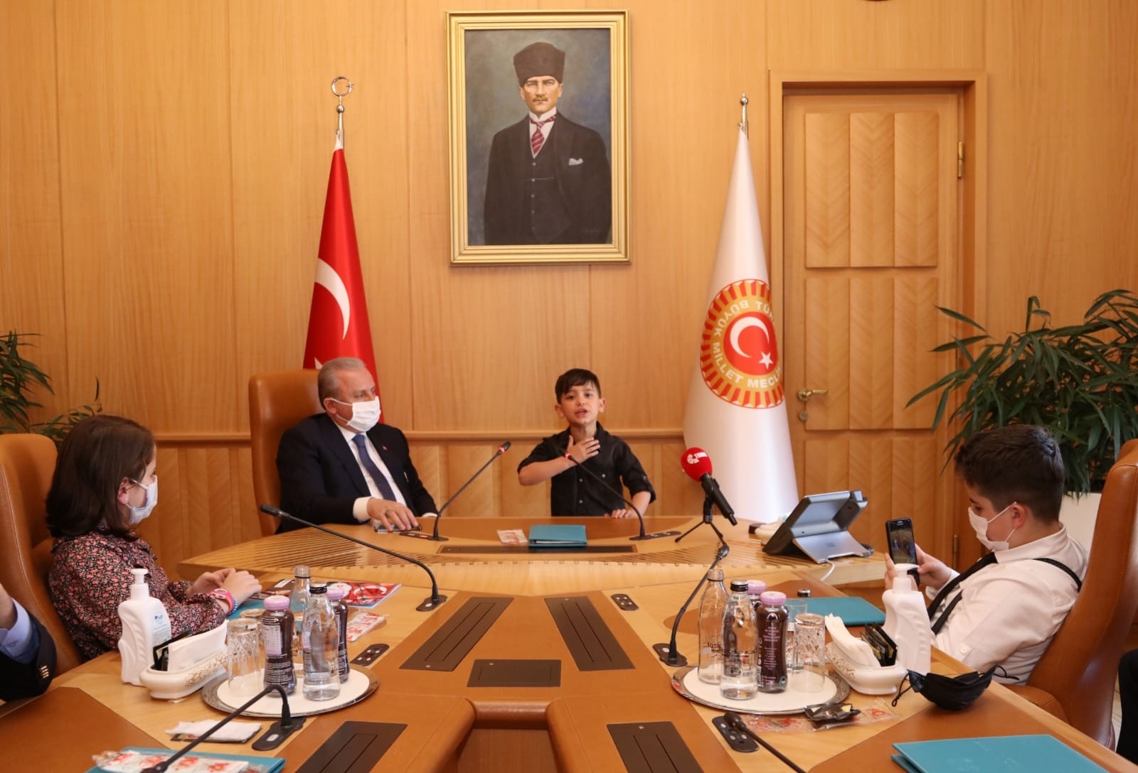 TBMM Başkanı Şentop 23 Nisan münasebetiyle çocukları kabul etti