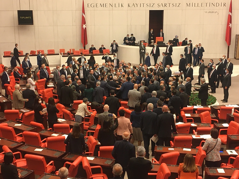 TBMM’de gerilim devam etti