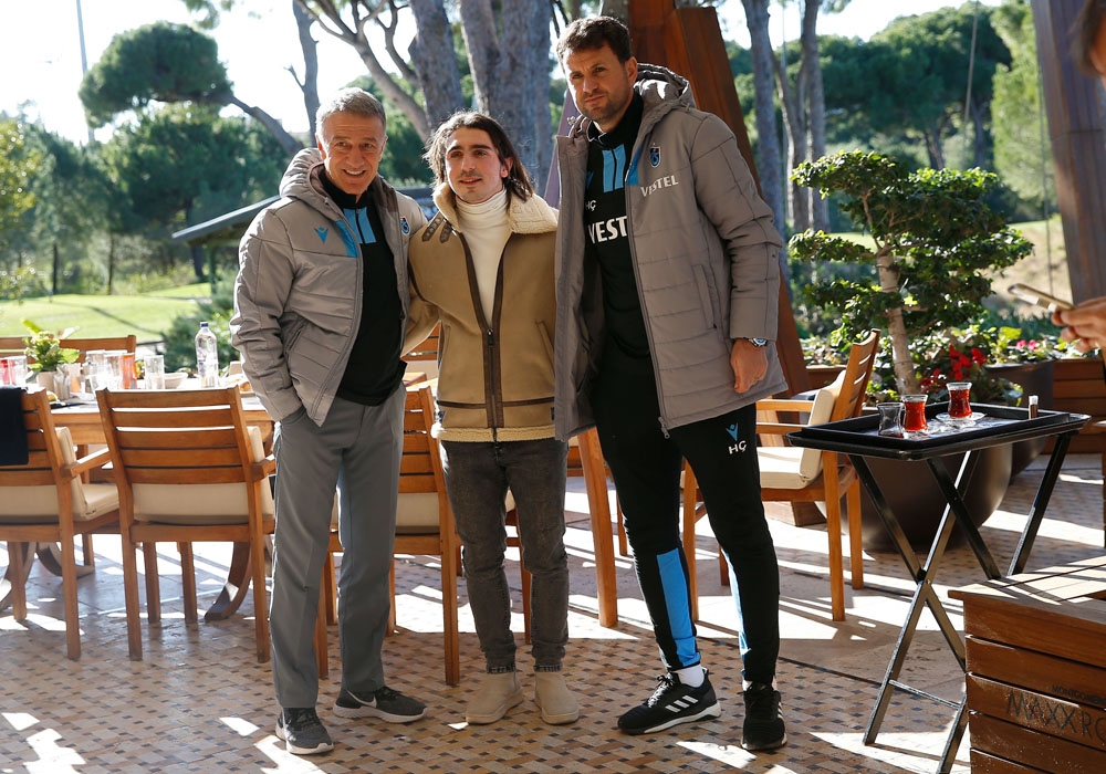 Tedavisini Almanya’da sürdüren Abdulkadir Ömür, kampı ziyaret etti