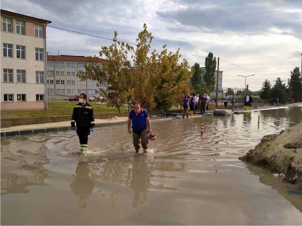 Tekirdağ’da selin vurduğu ilçelerde tahliye çalışması