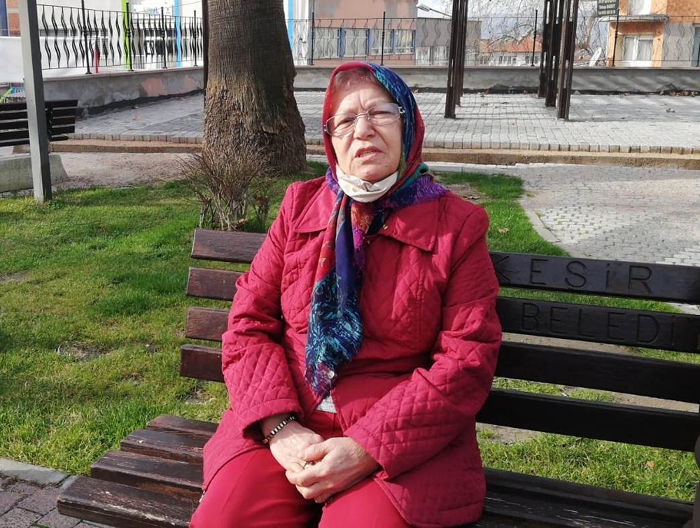 Telefon dolandırıcıları kendilerine inandırmak için bayrağın üzerine yemin etti