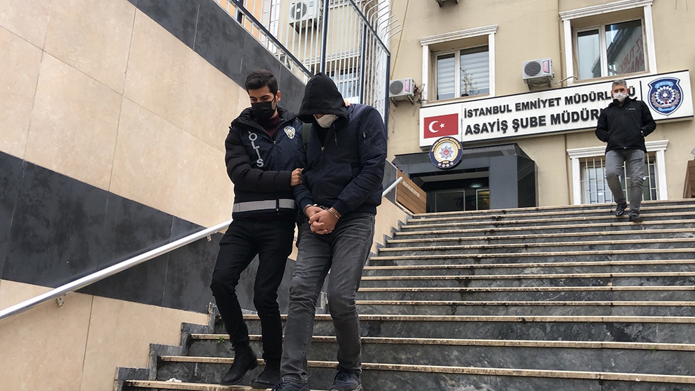 Telefon dolandırıcısı suçüstü yakalandı