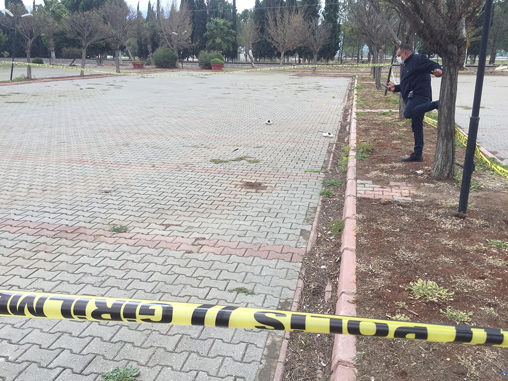 Telefonla randevulaştığı kişiler boğazını keserek öldürdü