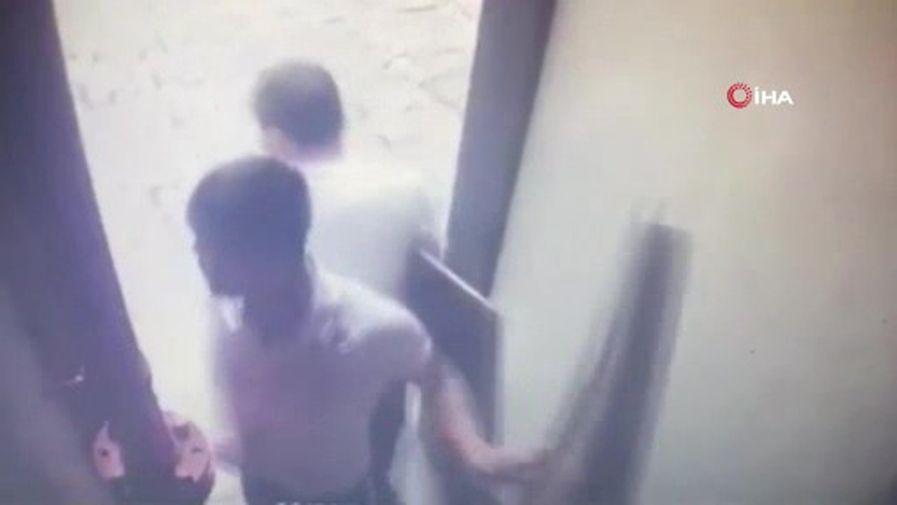 Televizyon hırsızları kameraya yakalandı