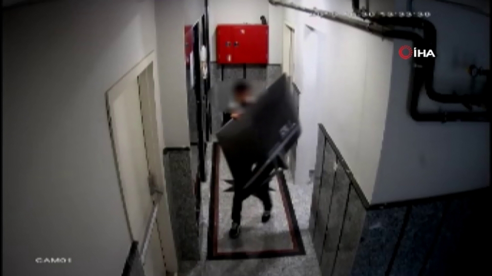 Televizyon Hırsızları Önce Kameraya Sora Polise Yakalandı