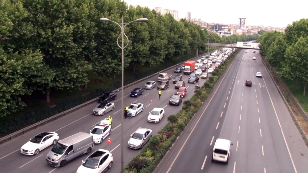 TEM Otoyolu üzerindeki intihar girişimi trafiği felç etti