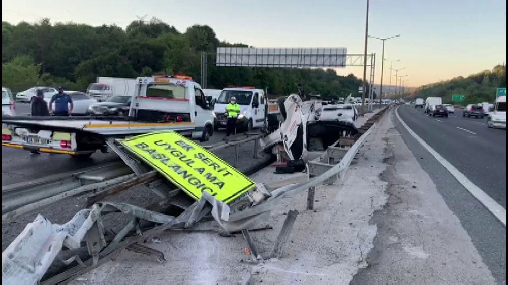 TEM otoyolunda feci kaza: 1 ağır 3 yaralı